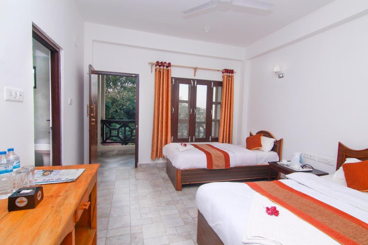 Hotel Chitwan Park Village Саураха Екстер'єр фото
