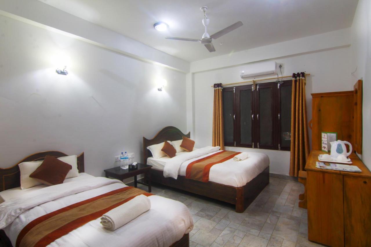 Hotel Chitwan Park Village Саураха Екстер'єр фото