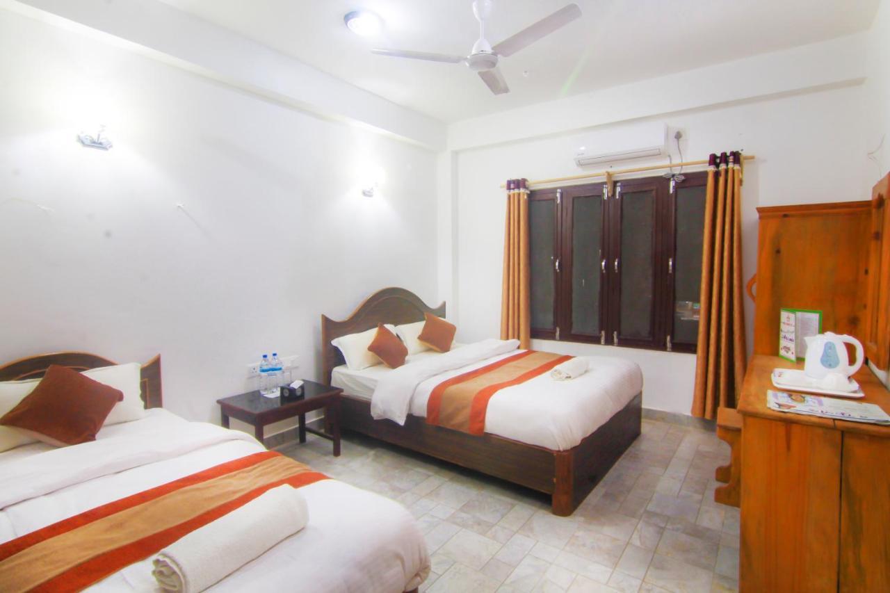 Hotel Chitwan Park Village Саураха Екстер'єр фото