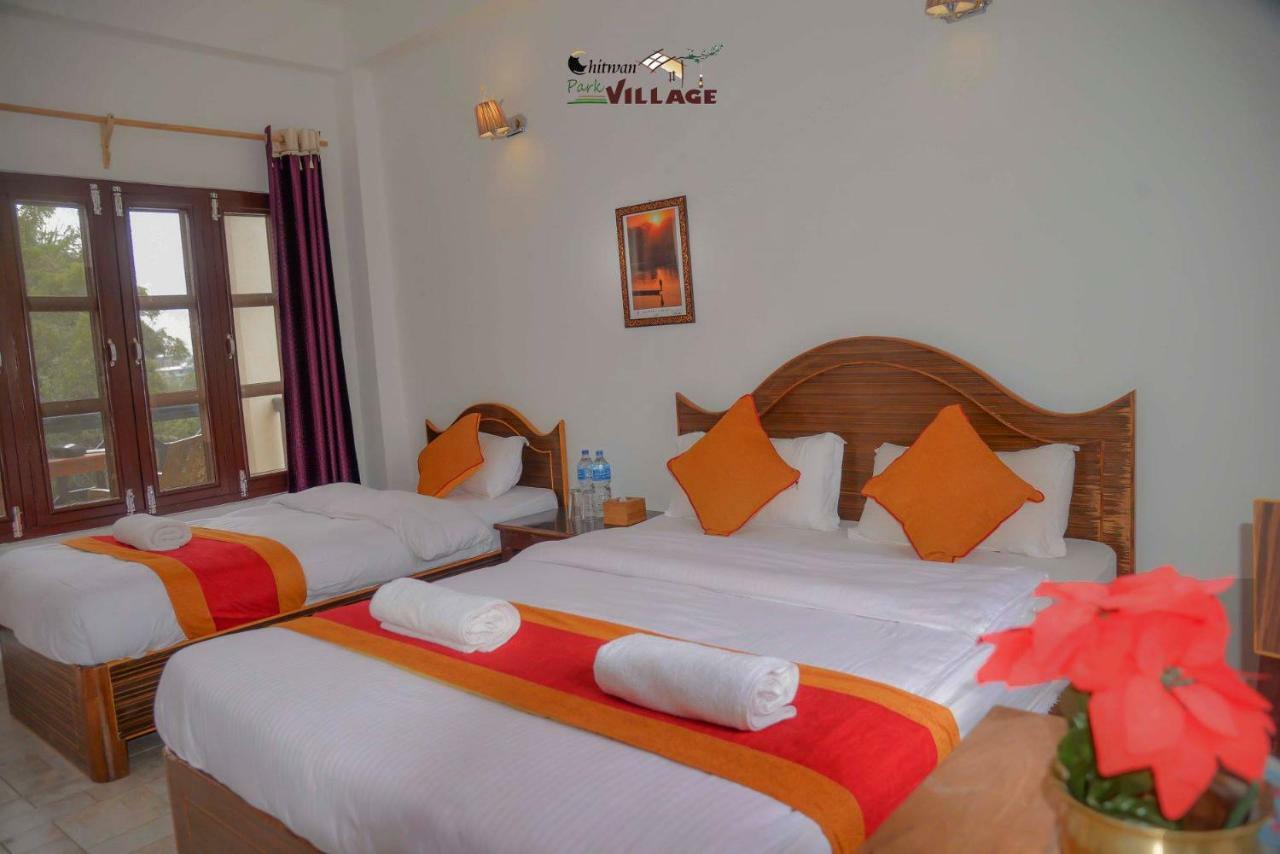 Hotel Chitwan Park Village Саураха Екстер'єр фото
