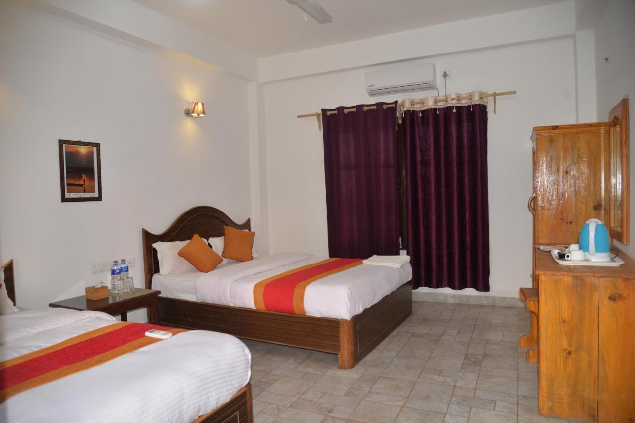 Hotel Chitwan Park Village Саураха Екстер'єр фото
